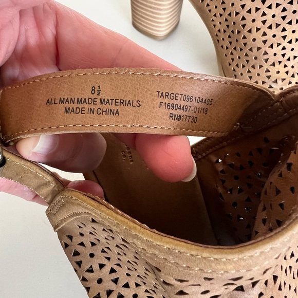 Universal Thread Heals - Picture 3 of 6